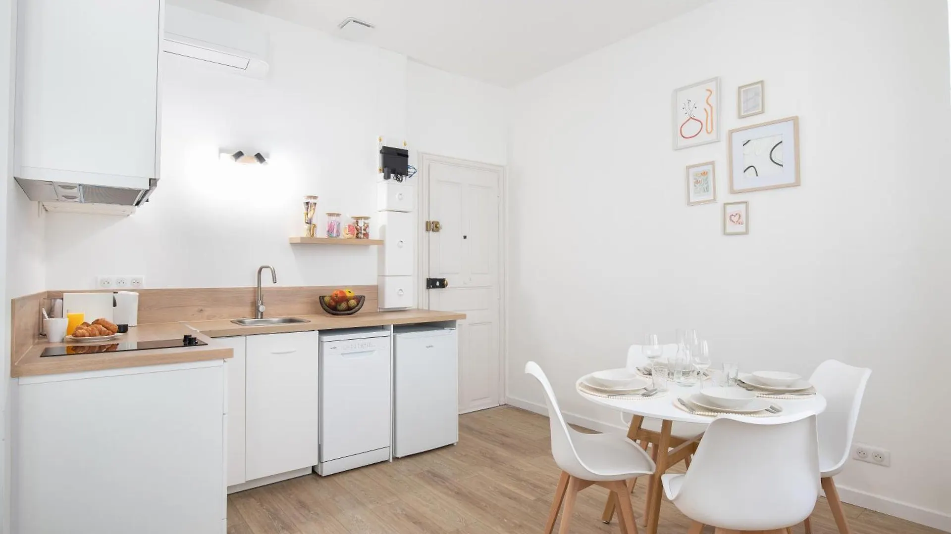 Votre Nid Douillet*Hyper Centre*Netflix/Wifi/Clim Appartement Avignon 0*,  Frankrijk